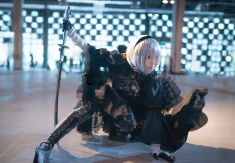快乐的莲某人 cosplay作品与海外名称 快乐的莲某人黑色角色服装造型照片