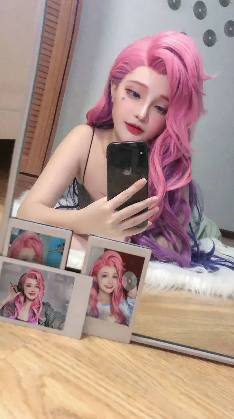 千夜未来 cosplay海外名称与代表作品 千夜未来粉色长发造型自拍照片