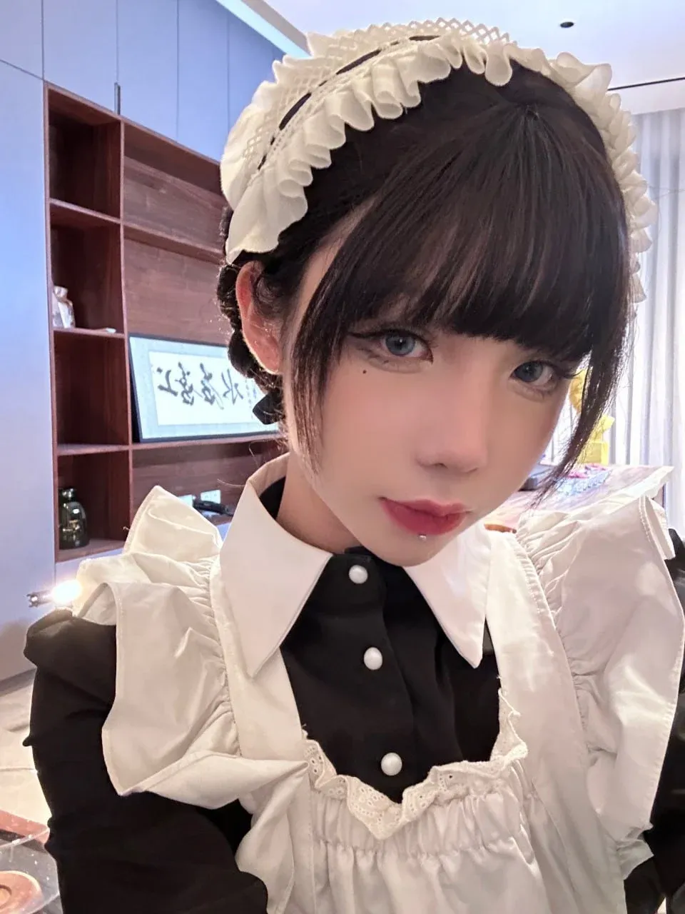 十六夜淚izayoiRui cosplay海外名称与作品整理 十六夜淚izayoiRui黑白女仆风服装近景照片