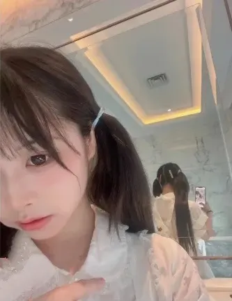 wink是可爱的wink cosplay名称识别与作品 wink是可爱的wink室内镜面双马尾造型图片