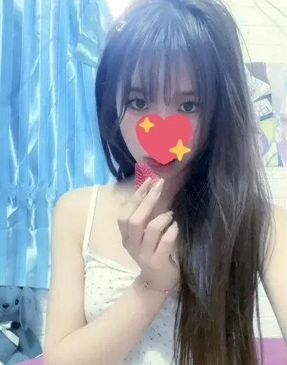 一只可爱简海外名称识别与COS作品整理 一只可爱简深色长发室内镜头造型图片