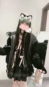 一只可爱简海外名称识别与COS作品整理 一只可爱简黑色服装猫耳元素造型图片