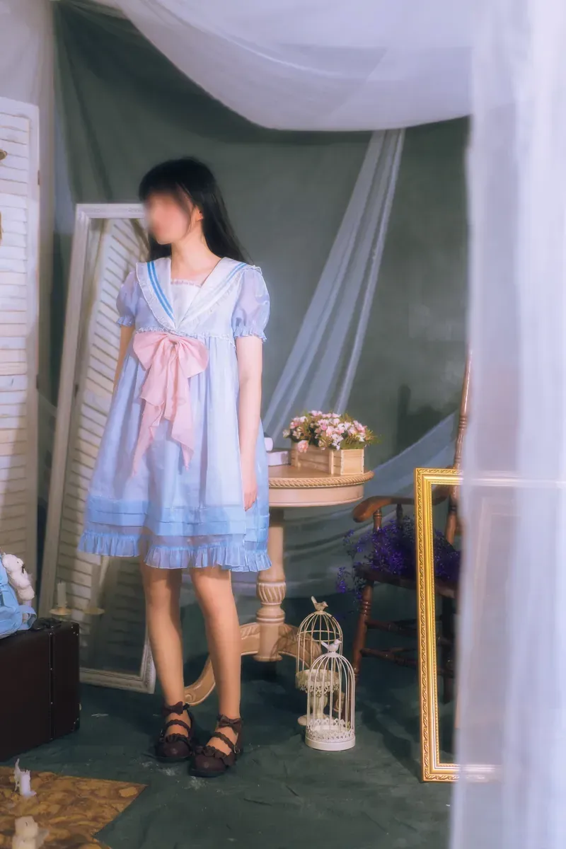 周叽是可爱兔兔海外 Coser 蓝白主题服装室内摄影造型