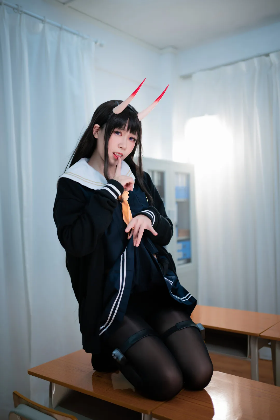 流年不停海外Coser 流年不停黑色校服角色造型公开作品图
