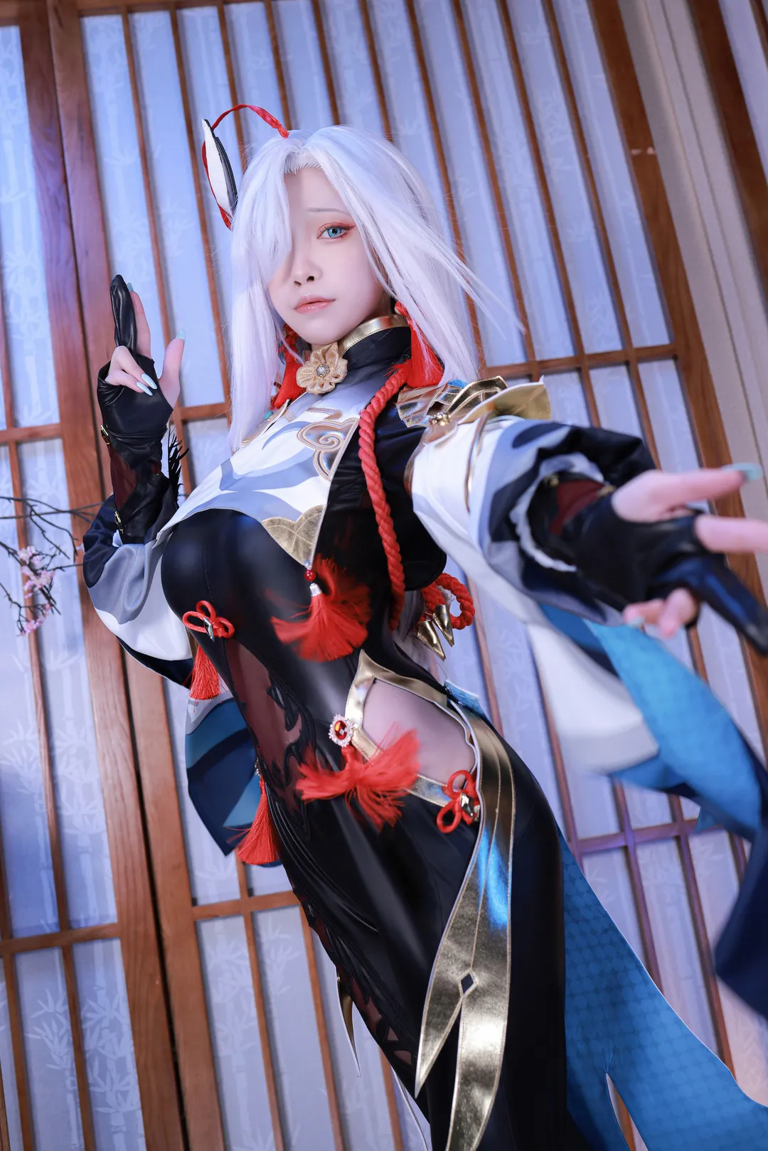 水淼Aqua cosplay 海外名称与作品 水淼Aqua白发角色Cosplay造型照片