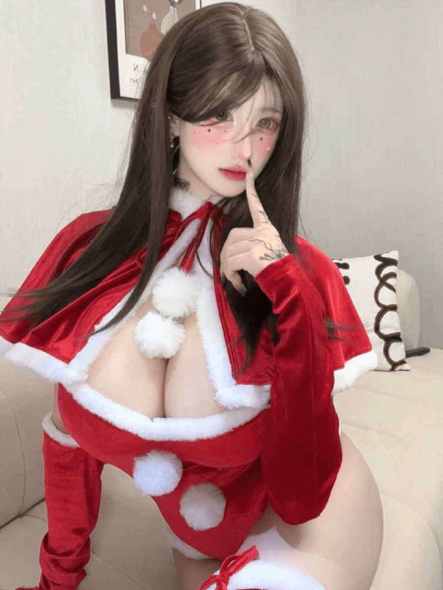 抖音耳朵 cosplay与海外名称 红色服装造型与室内镜头展示
