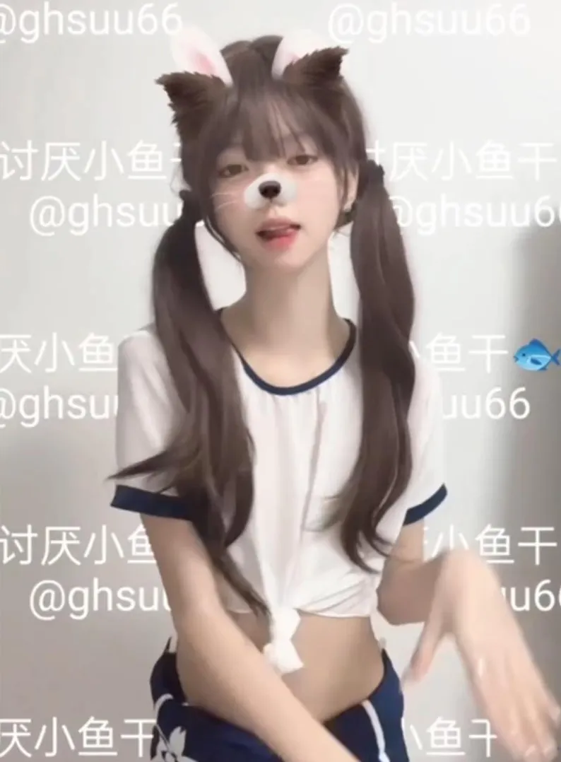 讨厌小鱼干_双马尾白短袖深蓝短裤体操服_03