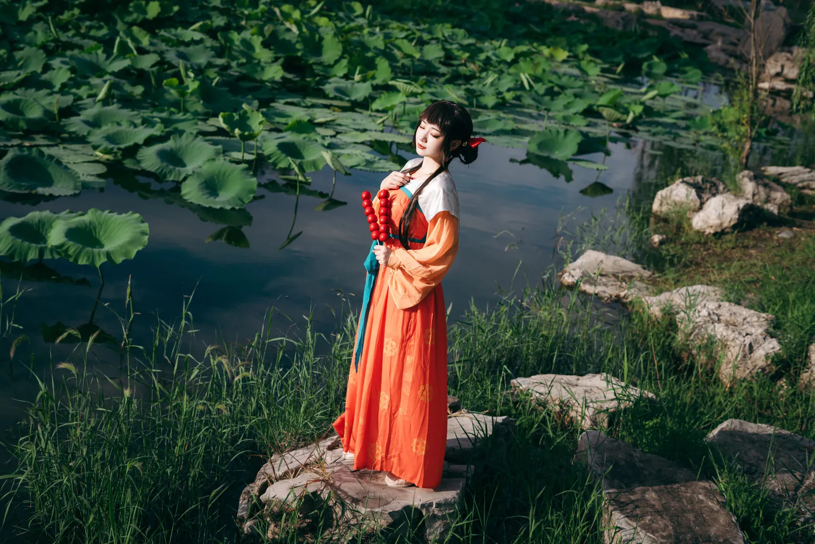 桃墨公子海外名称与Cosplay作品 桃墨公子Cosplay造型照片,展示长发发型、角色服装与整体视觉轮廓