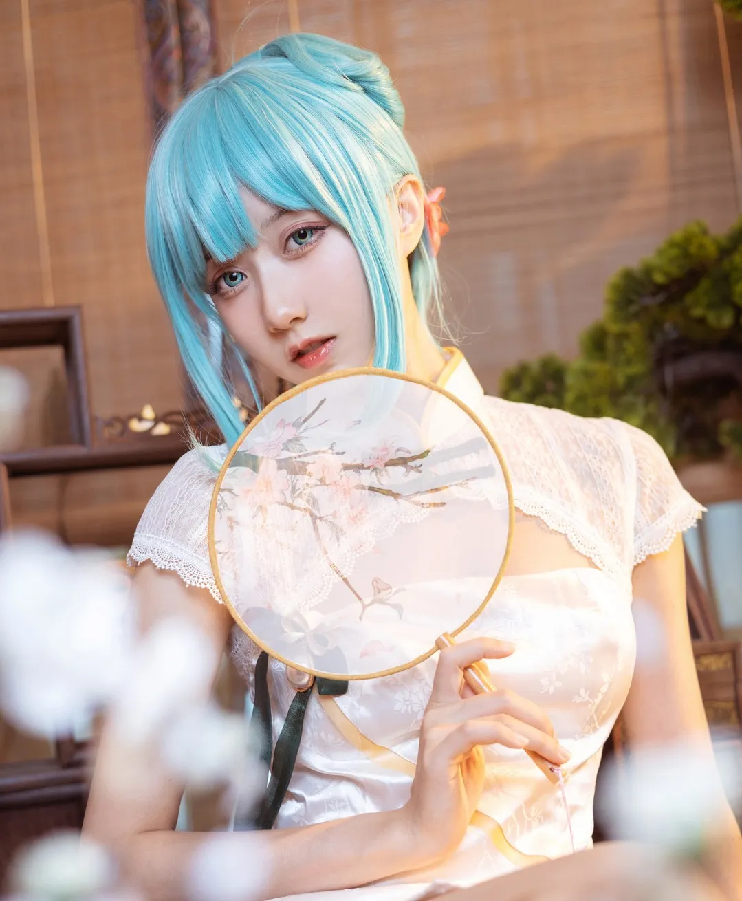 木绵绵owo cosplay海外名称与作品 木绵绵owo造型图片，展示发型细节与服装搭配