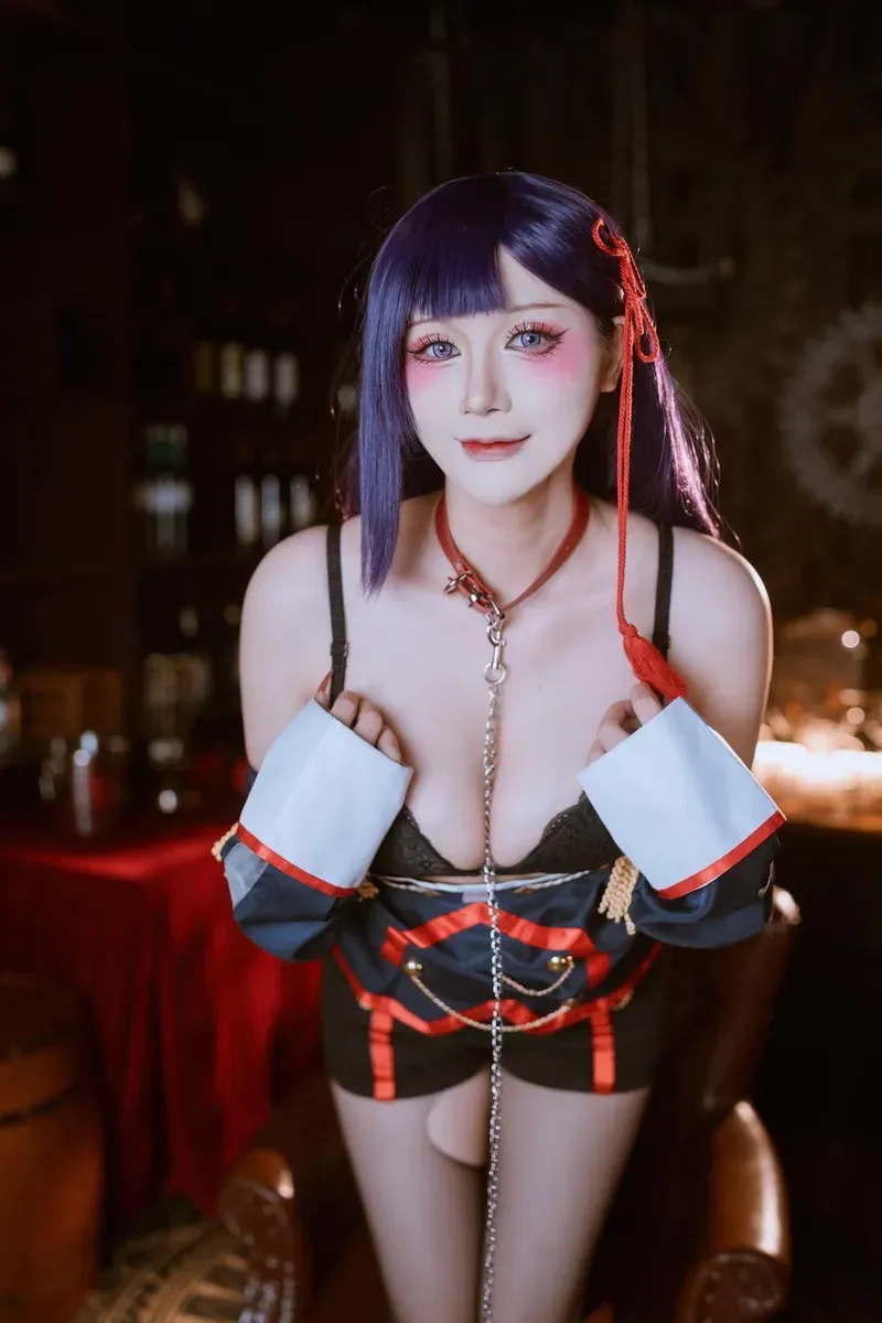 浵卡tokar cosplay 海外名称与作品 Tokar 浵卡公开角色造型照片，紫色长发搭配黑红色服装