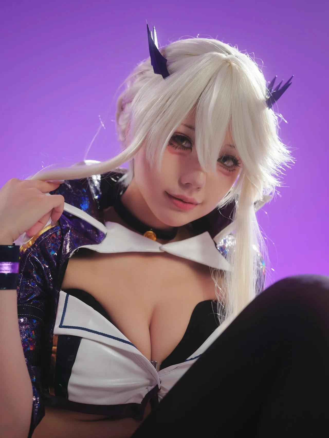 湖里狸海外名称 湖里狸白发角色Cosplay造型照片