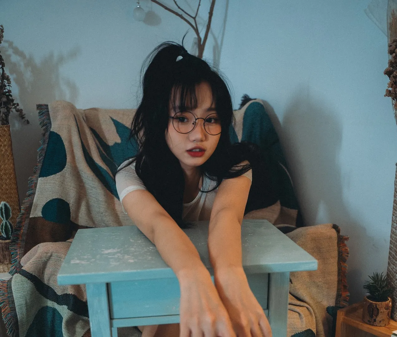 柒柒要乖哦海外名称 柒柒要乖哦公开作品造型图片，展示长发、服饰和角色风格元素