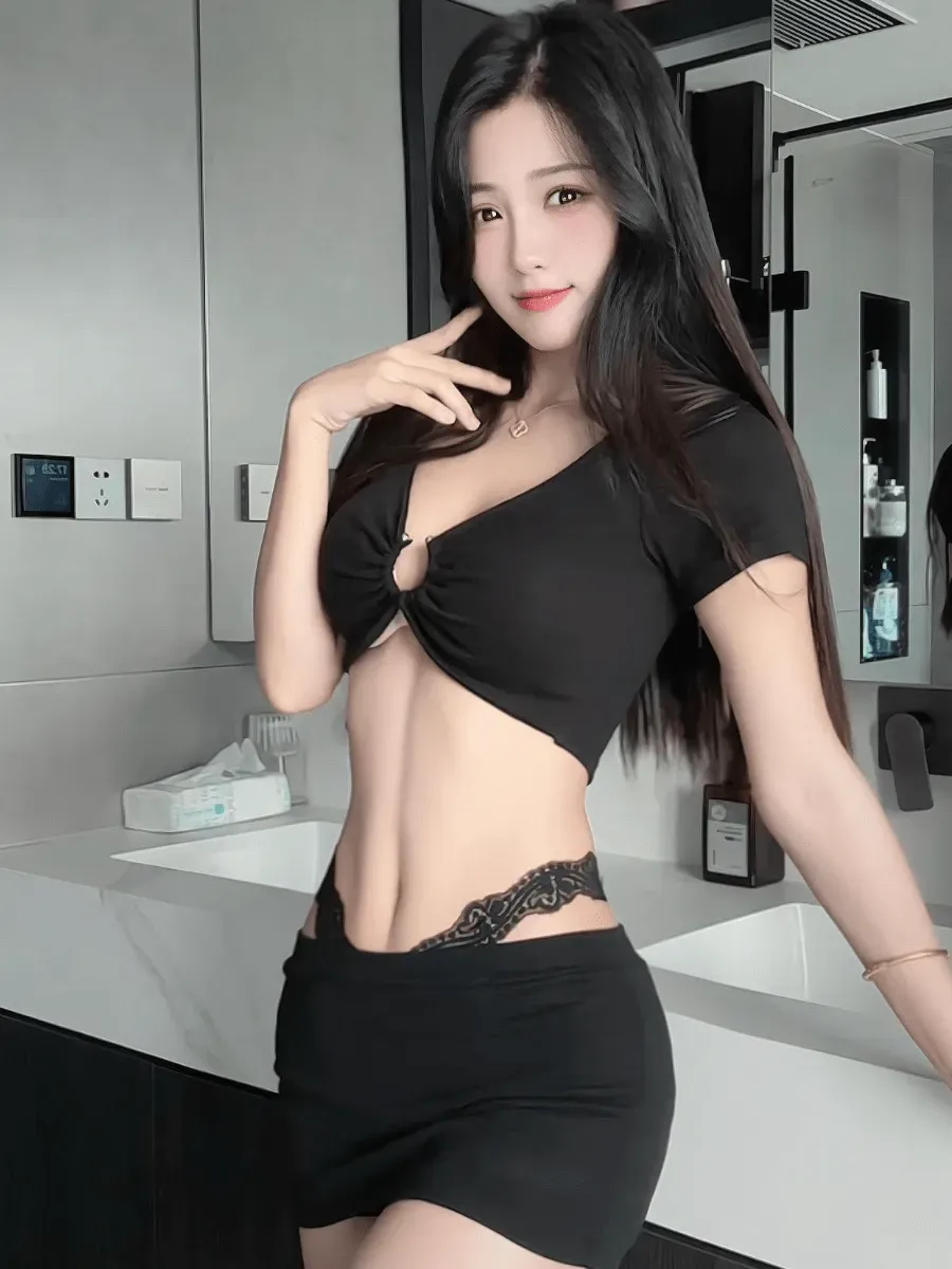 梅美超甜海外名称识别与作品方向 梅美超甜公开造型图片,长发搭配服饰展现日常记录风格