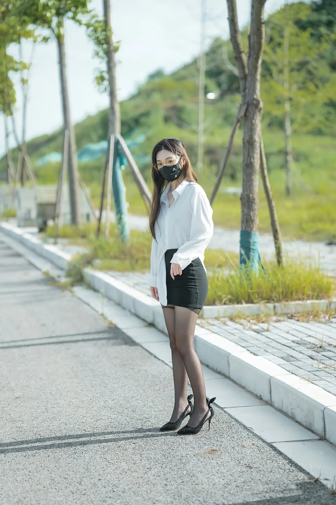 無塵 cosplay与写真视觉 無塵公开作品造型图片，展示长发、服装与整体造型元素