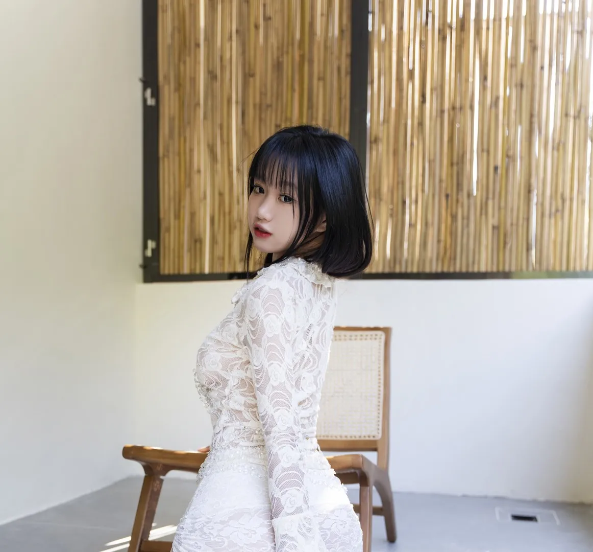 柒柒要乖哦海外名称 Cosplay主题照片中的人物姿势、构图位置和镜头角度展示