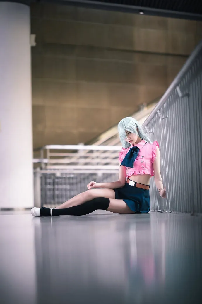 沧霁桔梗 cosplay海外名称与写真视觉 沧霁桔梗浅色假发角色服装造型照片