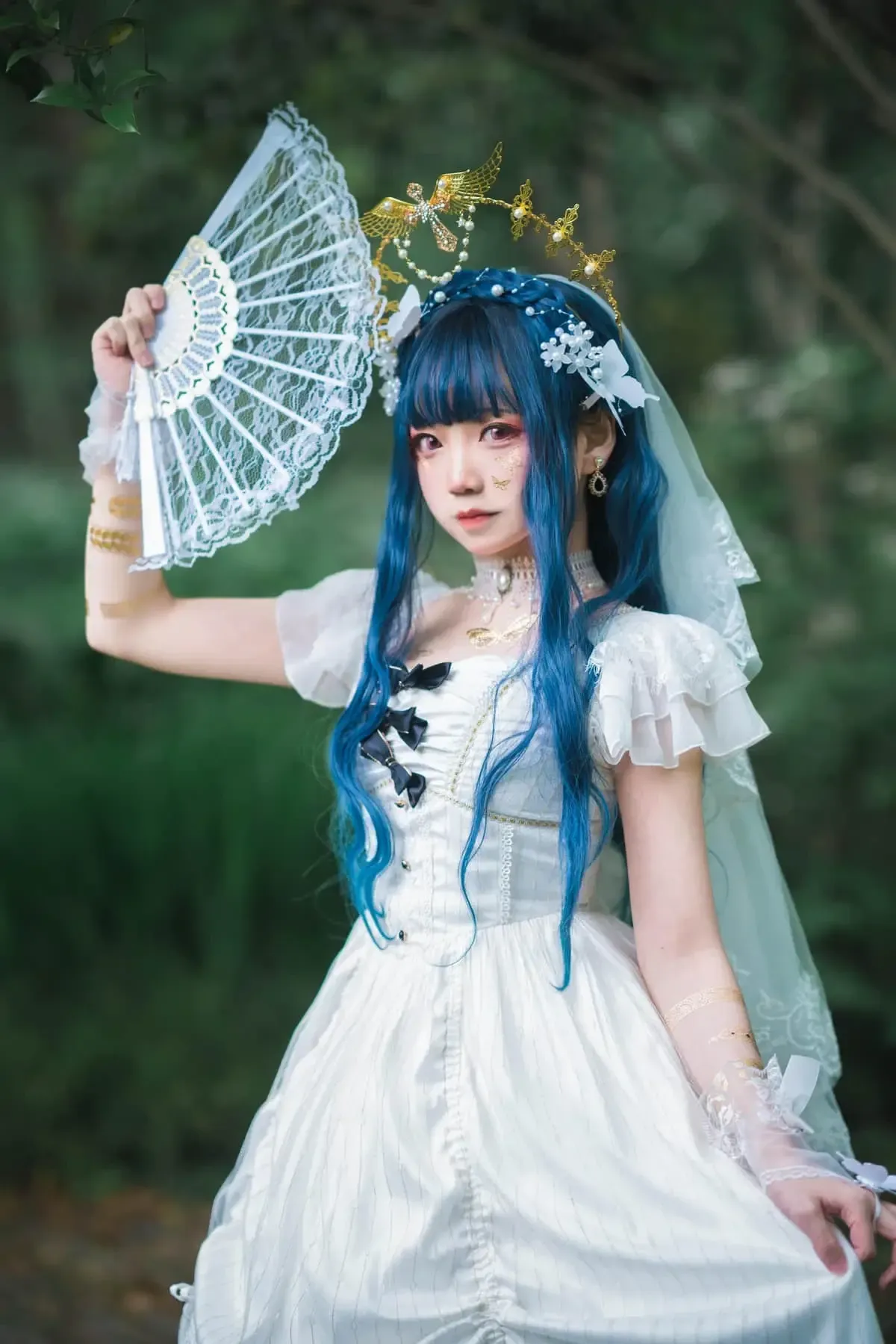 楚楚子w cosplay海外名称与视觉作品整理 楚楚子w蓝色长发白色礼服Cosplay造型