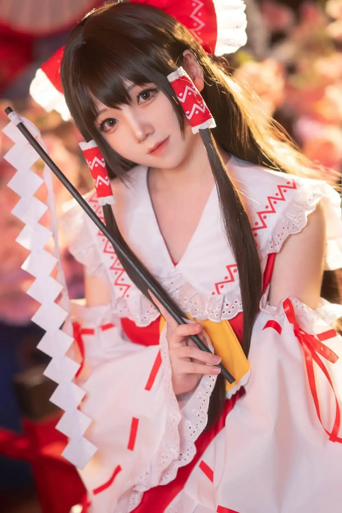 楚楚子w cosplay海外名称与视觉作品整理 楚楚子w红白服装角色Cosplay近景