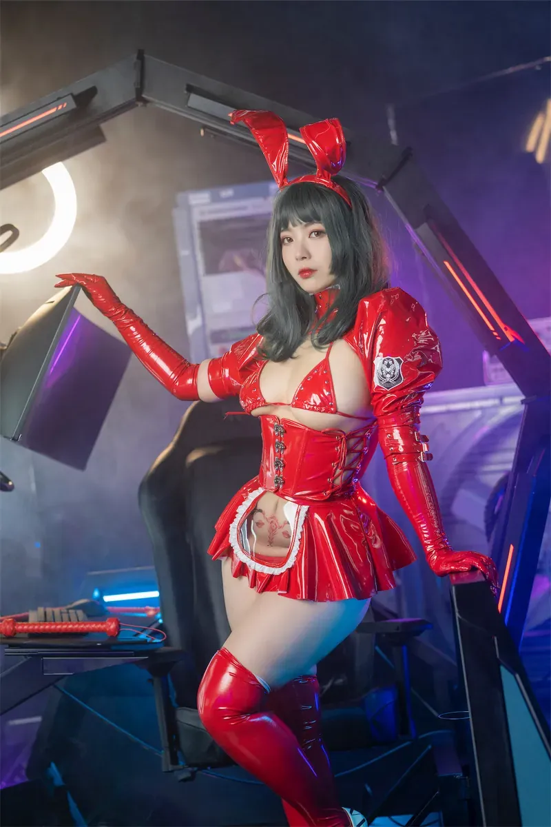 珟_珏Dita overseas coser资料页与作品整理 珟_珏Dita红漆皮胸衣蕾丝裙电竞写真