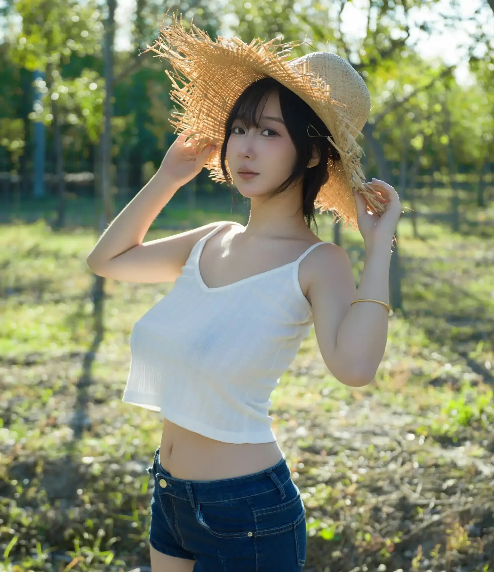 浅安安Yuki海外名称与作品整理 浅安安Yuki户外草帽白色服装造型照片