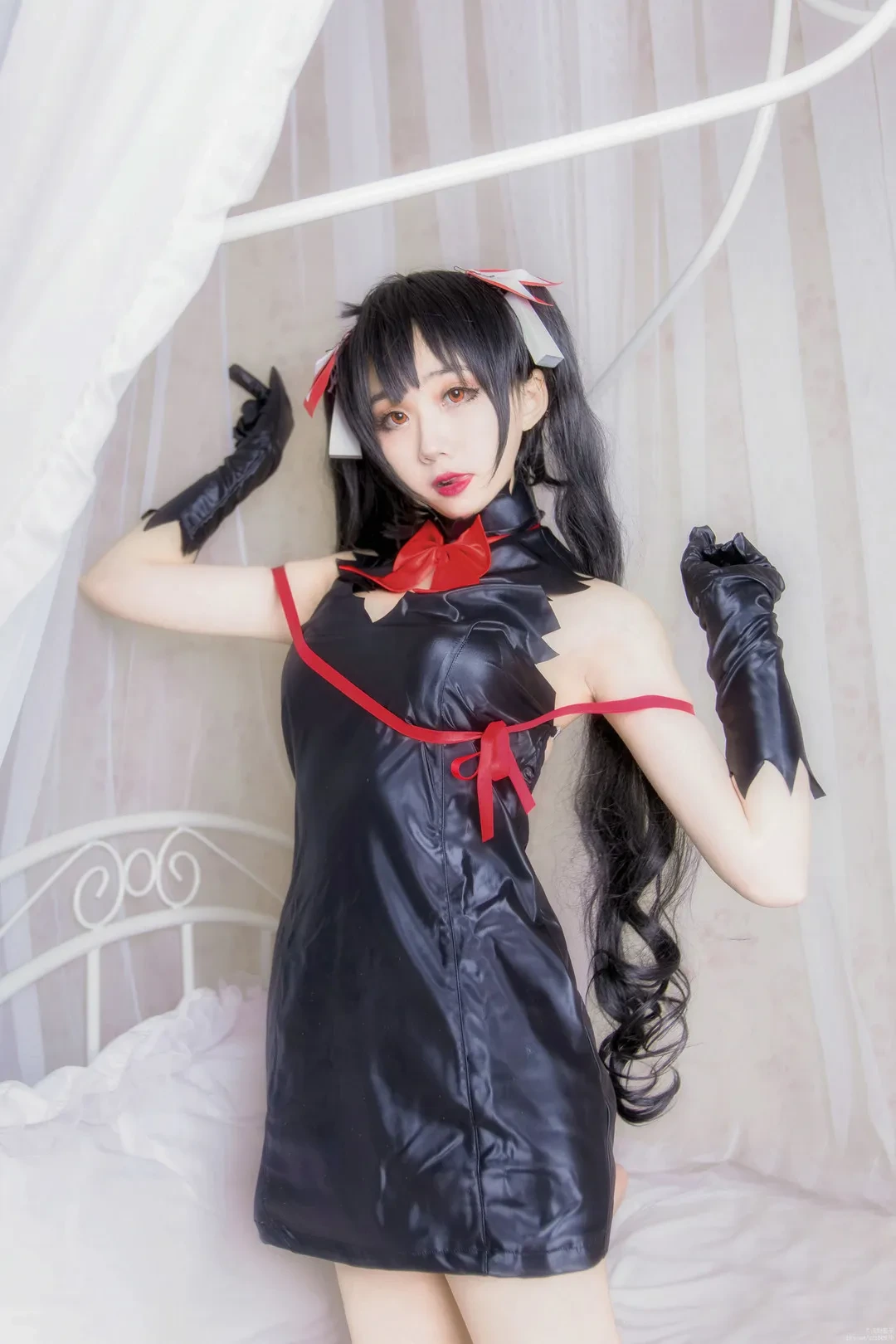 浅野菌子cosplay海外名称与代表作品 黑红服装角色造型室内cosplay镜头