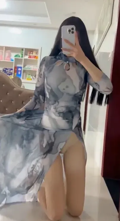 热乎乎的奶茶海外名称 热乎乎的奶茶灰色服装造型图片