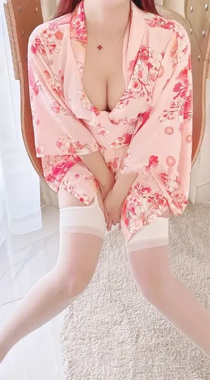 欣儿欧尼海外名称与作品方向整理 欣儿欧尼花色服装搭配室内环境的造型照片