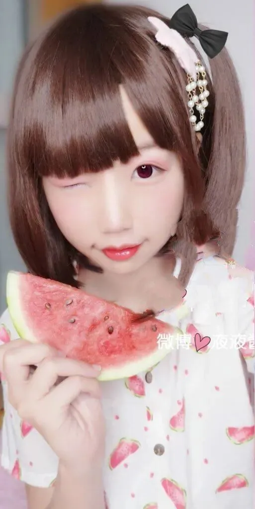 液液酱yeye cosplay海外名称与作品整理 液液酱yeye公开Cosplay造型图片，展示服装搭配与发型细节