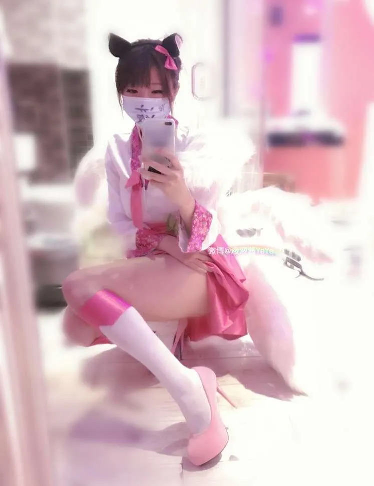 液液酱yeye cosplay海外名称与作品整理 液液酱yeye公开作品图片,展示人物姿势、构图位置和拍摄角度