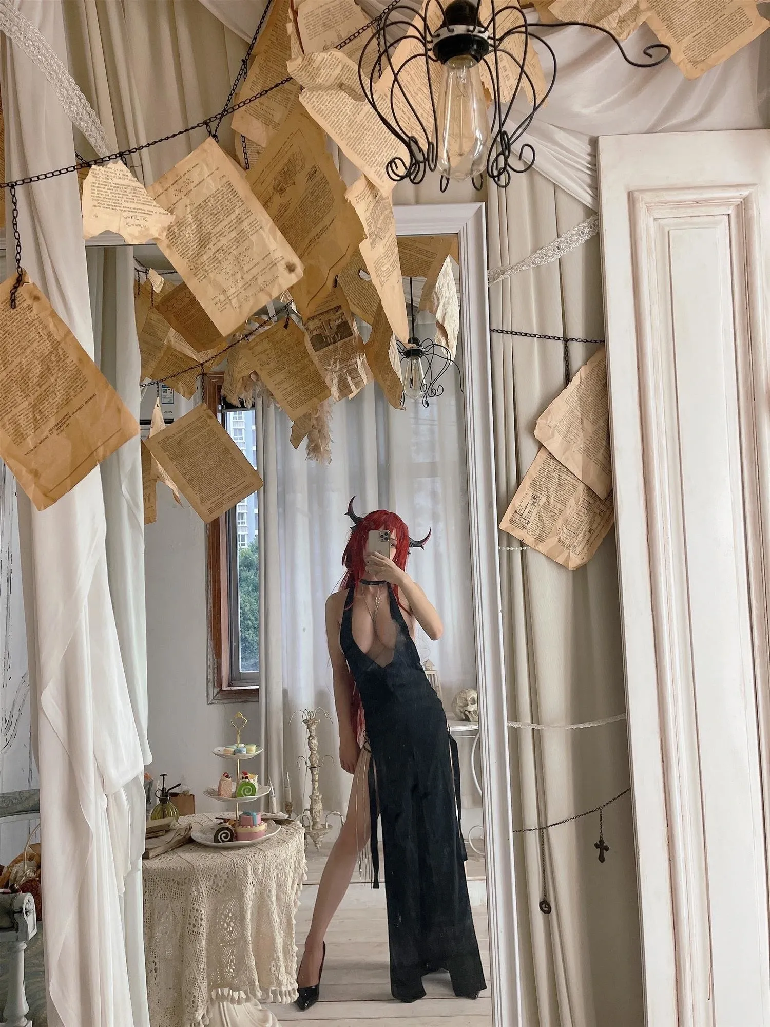 桜满三时cosplay视觉 桜满三时红发角色服装镜面自拍照片